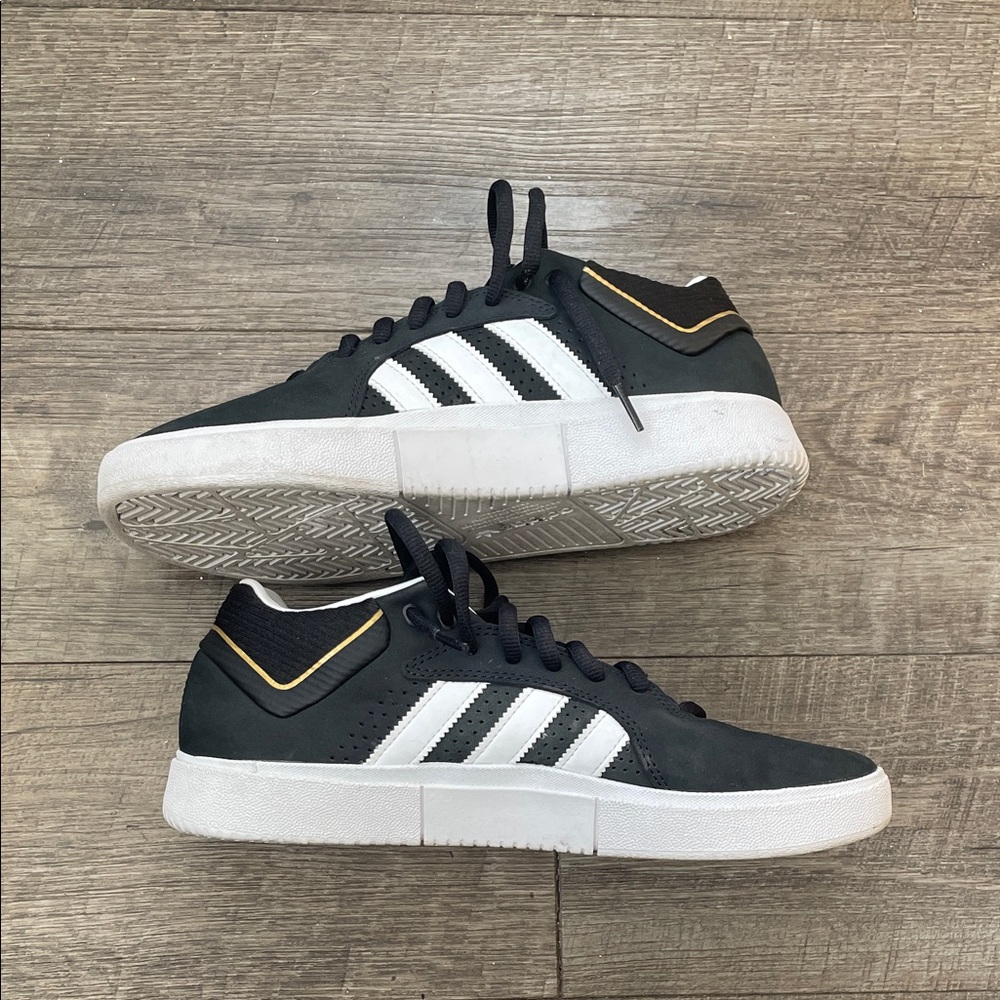 Adidas - Picture 4 of 8